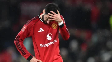 لقطة تثير الجدل.. برونو فيرنانديز يظهر ببطانية خضراء في مباراة بي فيريرا وتورينسي